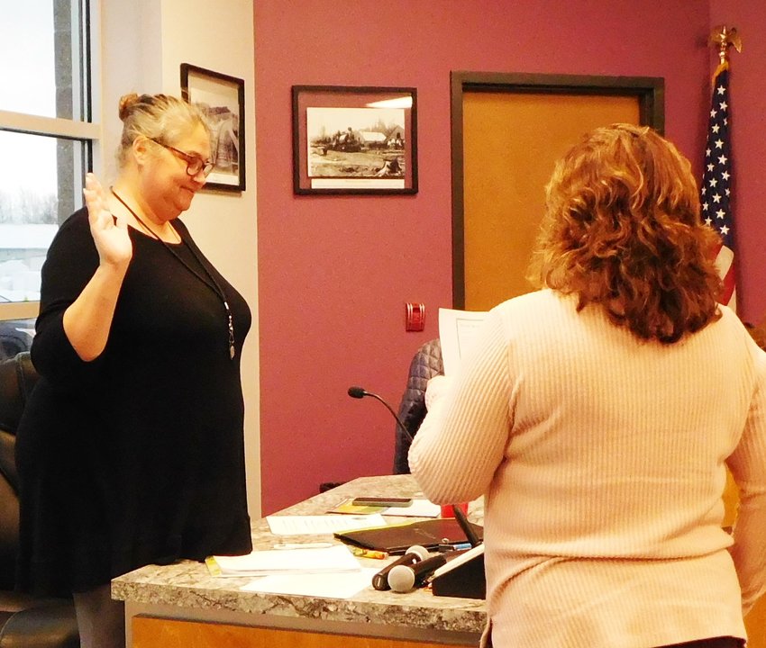 Harrison City Manager Tracey Connelly, right, officially swears in Tracy Wheeler-Clay as Harrison City Clerk prior to the March 7 meeting of Harrison City Council.