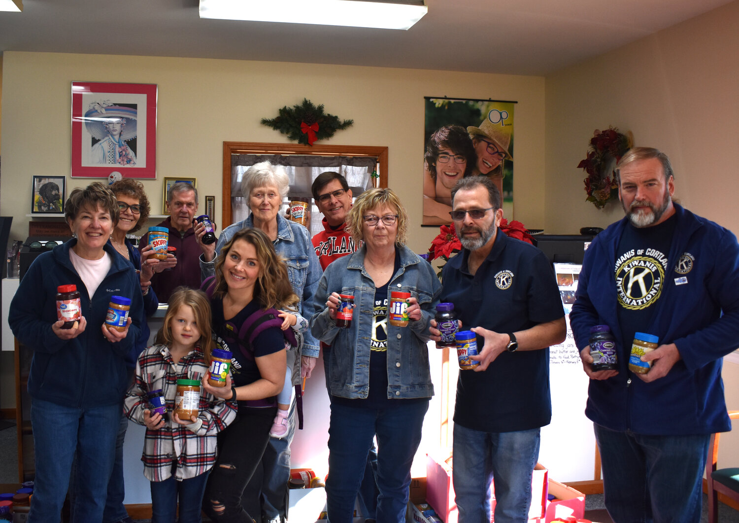 Kiwanis Club breaks record, collecting 1,300 jars of PB and J ...