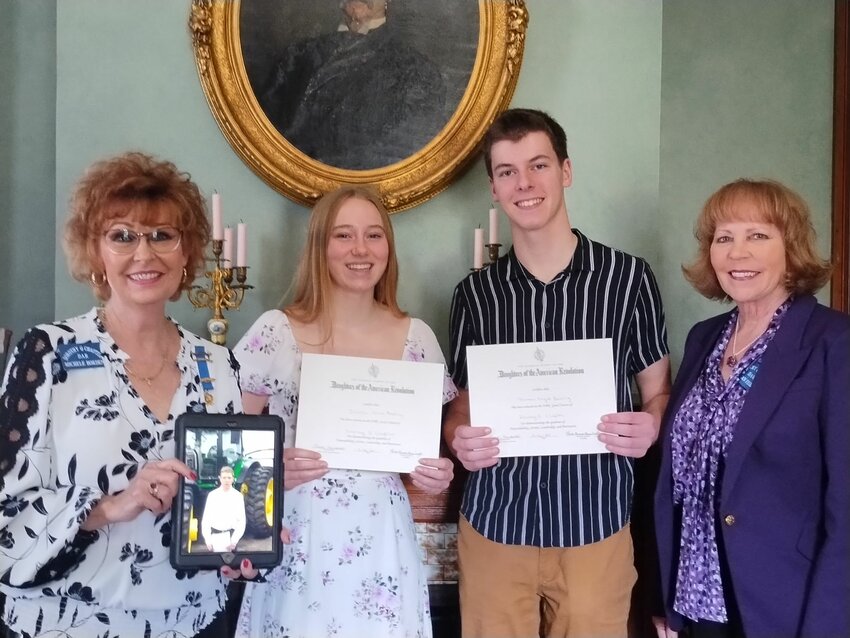 The National Society of the Daughters of the American Revolution&rsquo;s Dorothy Q Chapter here in Crawfordsville awarded its &lsquo;Good Citizen&rsquo; award to Crawfordsville&rsquo;s Thomas Bowling, Southmont&rsquo;s Jessica Bradley, and North Montgomery&rsquo;s Brent Runyan.