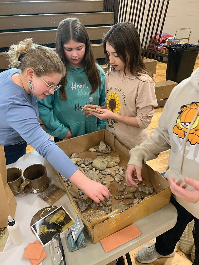 Pleasant Hill Elementary fourth and fifth graders recently participated in a fun mix of science and art. Local artist Amy Westphal of Amy Westphal Pottery gave a special presentation to the students called &ldquo;Crinoids in Clay.&rdquo; Montgomery County is uniquely rich in crinoid fossils, and the kids learned some truly interesting facts about the physiology and lives of these ancients sea creatures. After the presentation, students were able to create their own crinoid &ldquo;fossil&rdquo; in clay, as well as see some fossils up close. Westphal will fire the students&rsquo; clay pieces in her kiln and return them for the students to take home. This activity was sponsored by the Linden Carnegie Public Library. &nbsp;