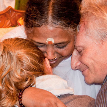 39 Million Hugs and Counting - Amma Visits US, Toronto