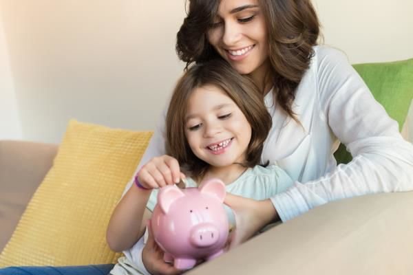 10 Tips for Teaching Your Children About Saving