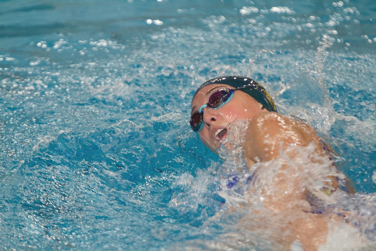 Alyx Bannon nearly chased down the Raiders fourth swimmer in the 400 freestyle relay.