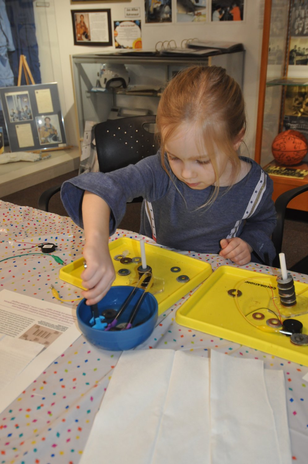 Mirium Fowler builds a battery Friday at the Carnegie Museum of Montgomery County.