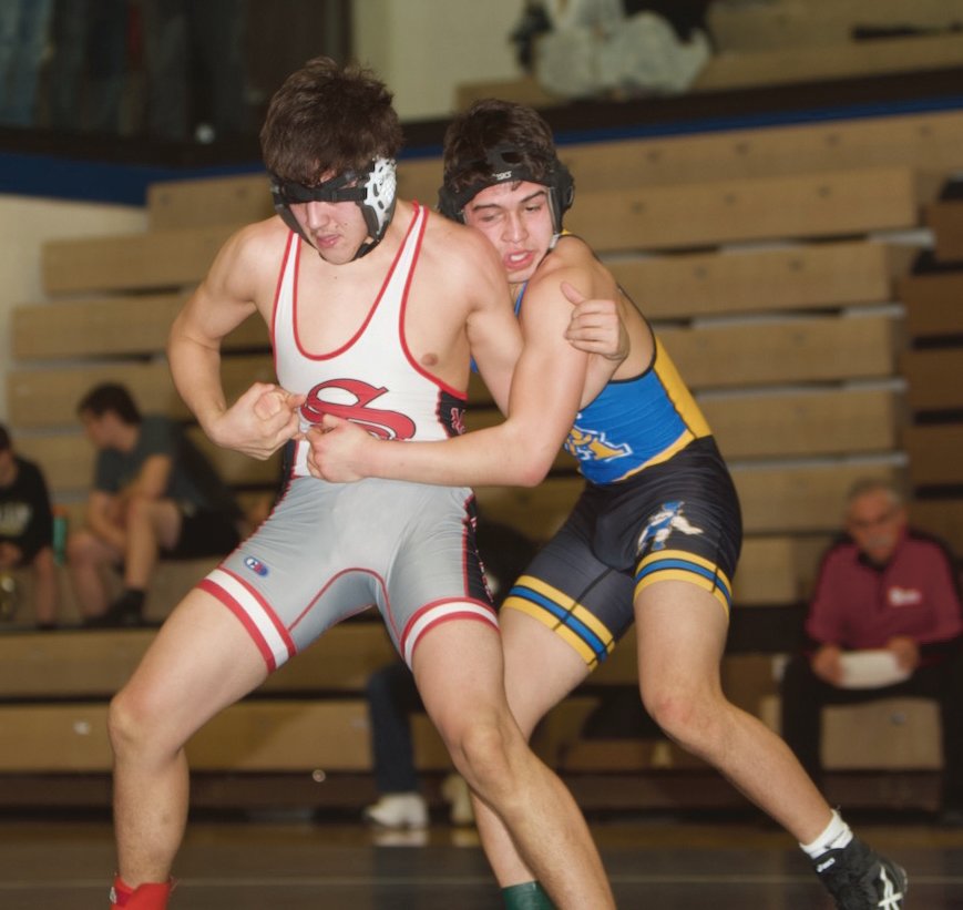 Crawfordsville's Edwin Gil Herrera defeated Southmont's Evan Francis at 152 in the third-place match.