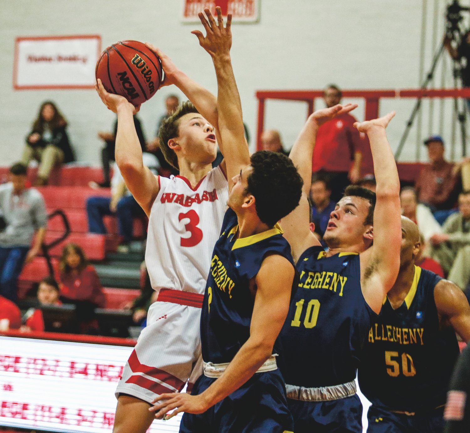 Wabash guard Jack Davidson led the Little Giants to a win over Allegheny with a game-high 30 points. The junior also moved past the 1500-point barrier in the win.
