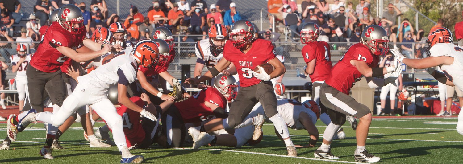Southmont's Isaiah McMasters carries the ball early in the game for the Mounties.