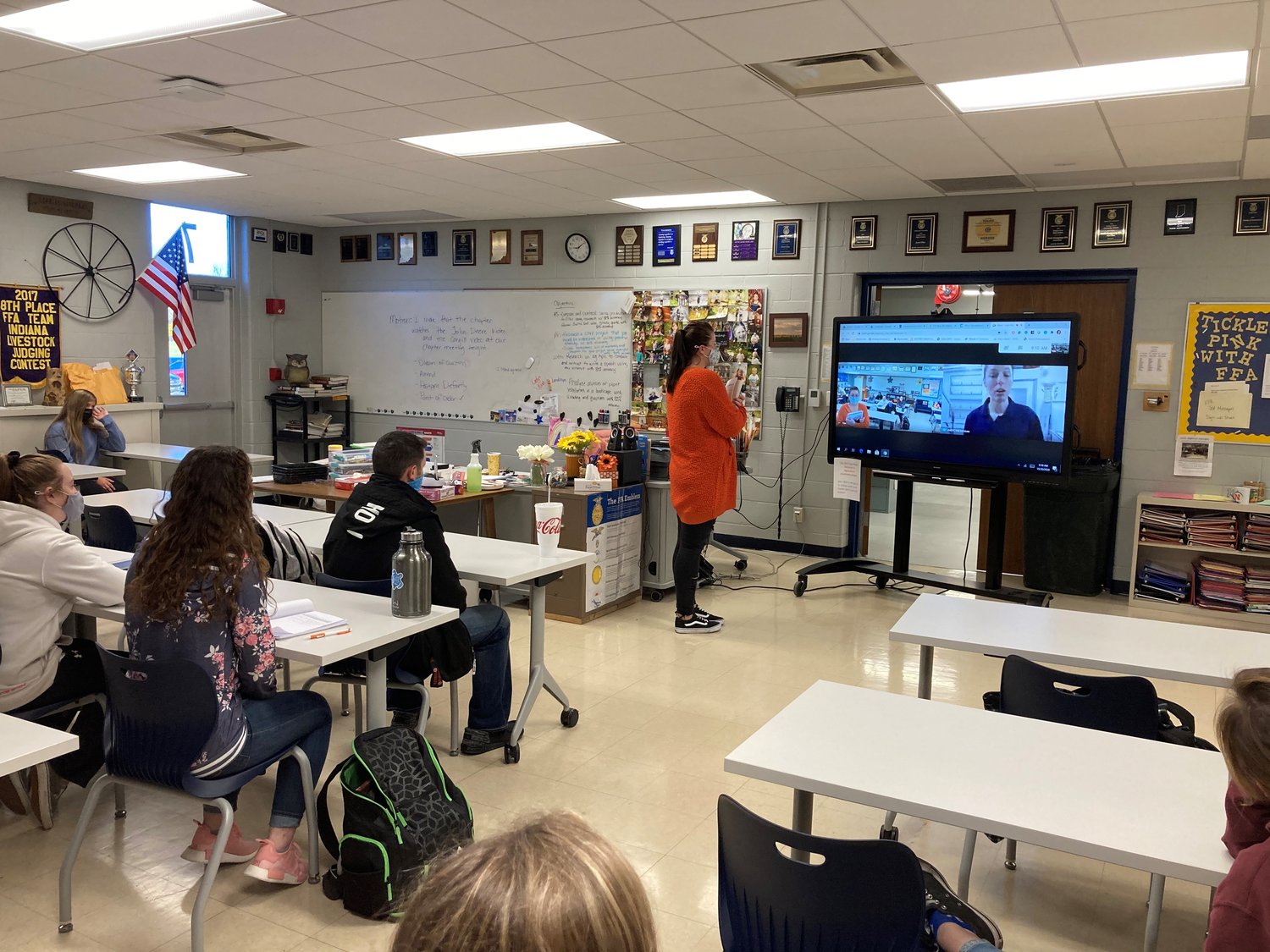 The students from Nancy Bell’s animal science class at North Montgomery Community Schools recently completed their swine unit, and to provide students the opportunity to see what swine production looks like in real life, AMVC public relations coordinator, Alicia Humphrey, was invited to give the students a virtual sow farm tour.