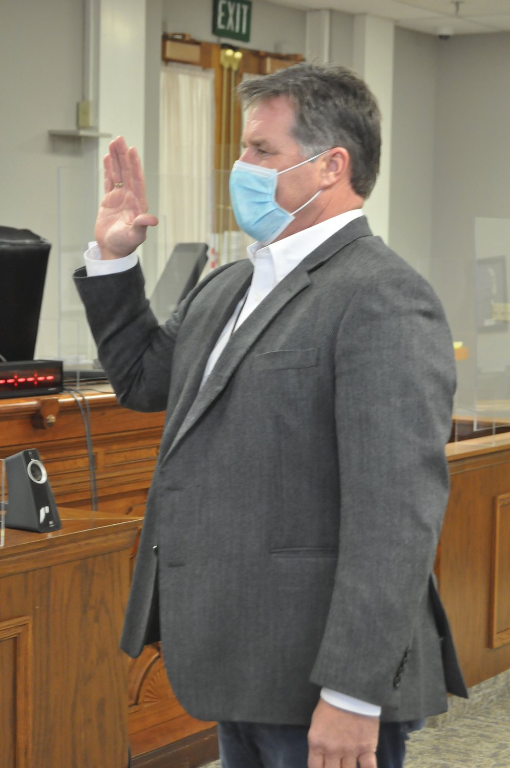 Montgomery County Commissioner John Frey takes the oath of office Tuesday in the circuit courtroom.