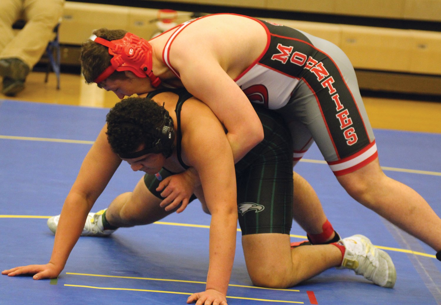 Southmont's Zayden Dunn defeated Zionsville's Ben Jones 7-5 to claim the title at 285.