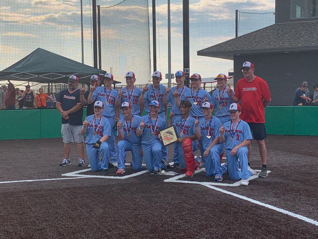 The Indiana Thunder 15U team went 5-0 and claimed a tourney title over the weekend in Rantoul, Ill.
Front Row L-R: Michael Fry of Harrison, Noah Hopkins of North Montgomery, Ross Dyson of North Montgomery, Jaymeson Connell of Lafayette Jeff, Bryce Dowell of Crawfordsville, Cole Garbison of Fountain Central.
Back Row L-R: Coach Curt Dyson, coach Kevin Kirsch, Taylor Logan of Harrison, Corbin Meadows of North Montgomery, Noah Gerkey of Lafayette Jeff, Mason Hart of Brownsburg, Austin Sulc of North Montgomery, Jarrod Kirsch of North Montgomery, and coach Tim Garbison.