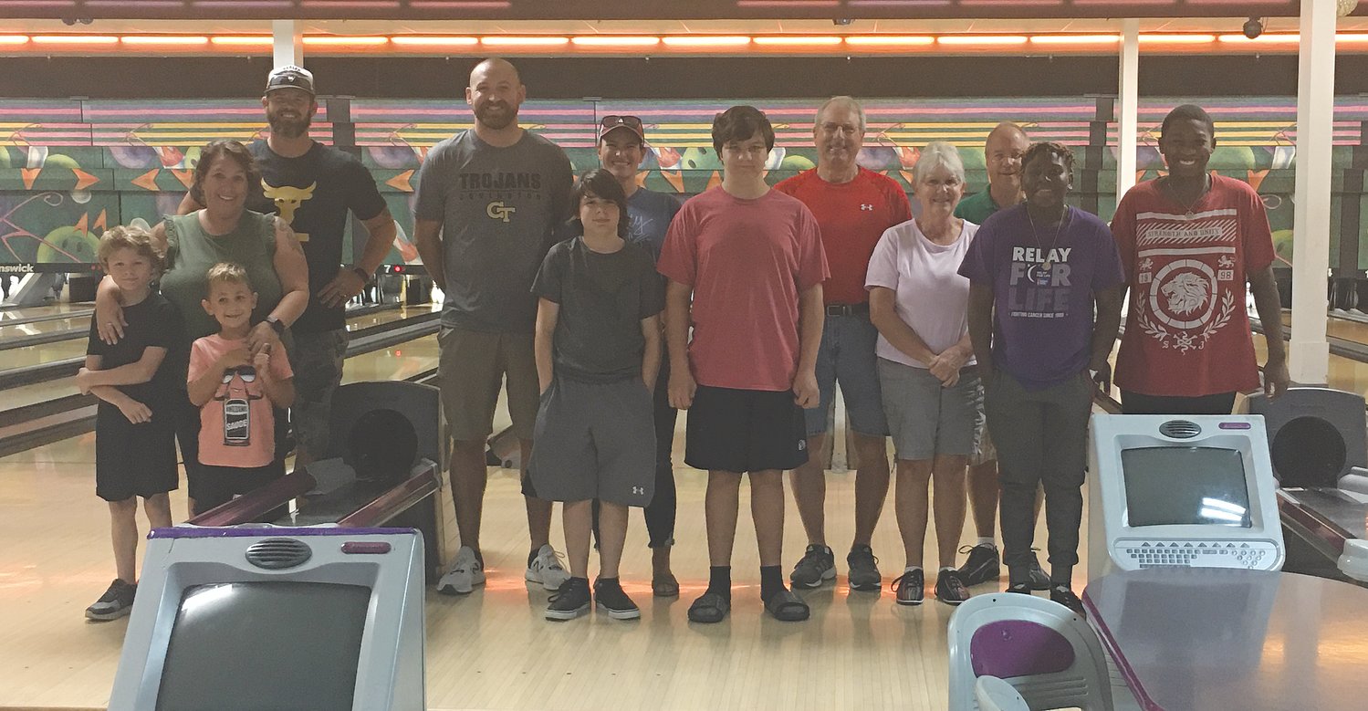 JUMP mentors and mentees enjoy an outing to Plaza Lanes.