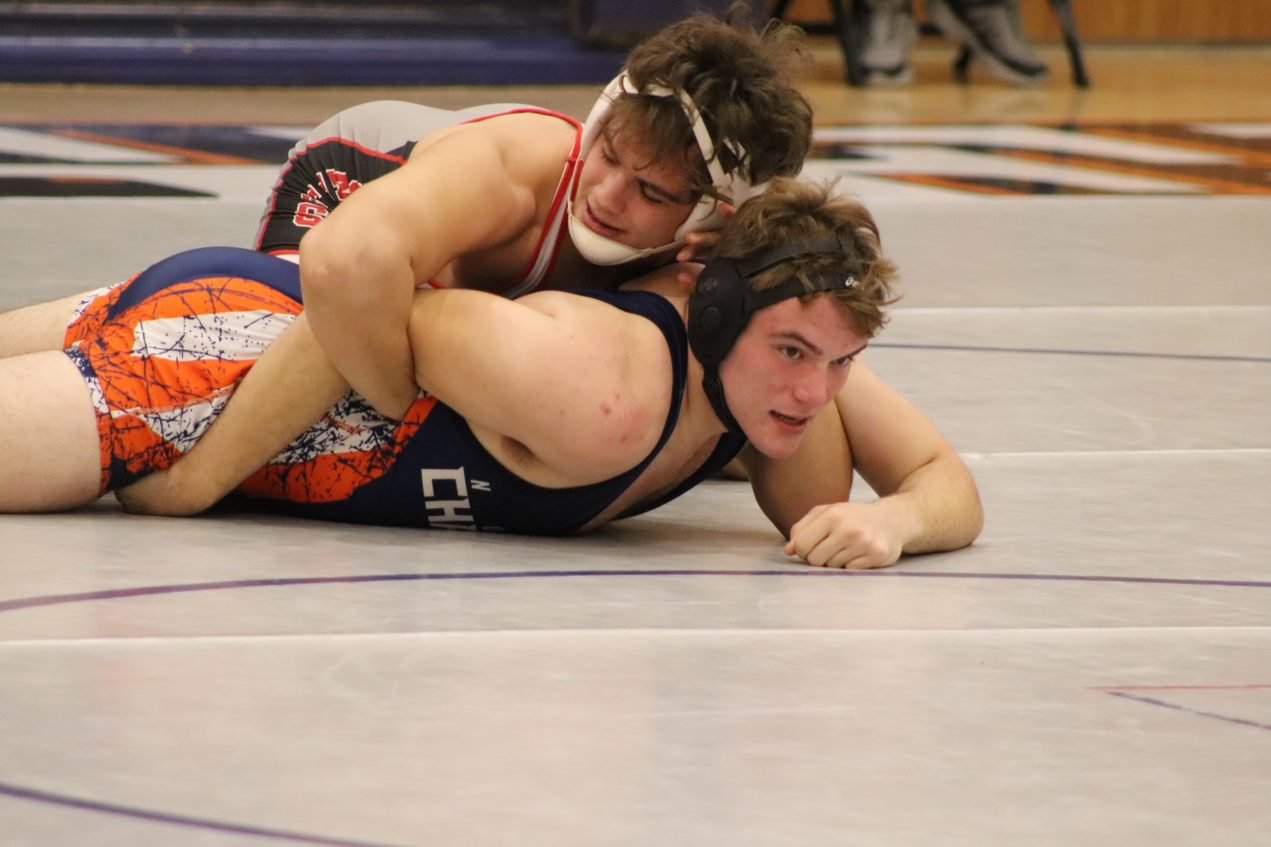 Wyatt Woodall continued his perfect season by winning the county title at 195.