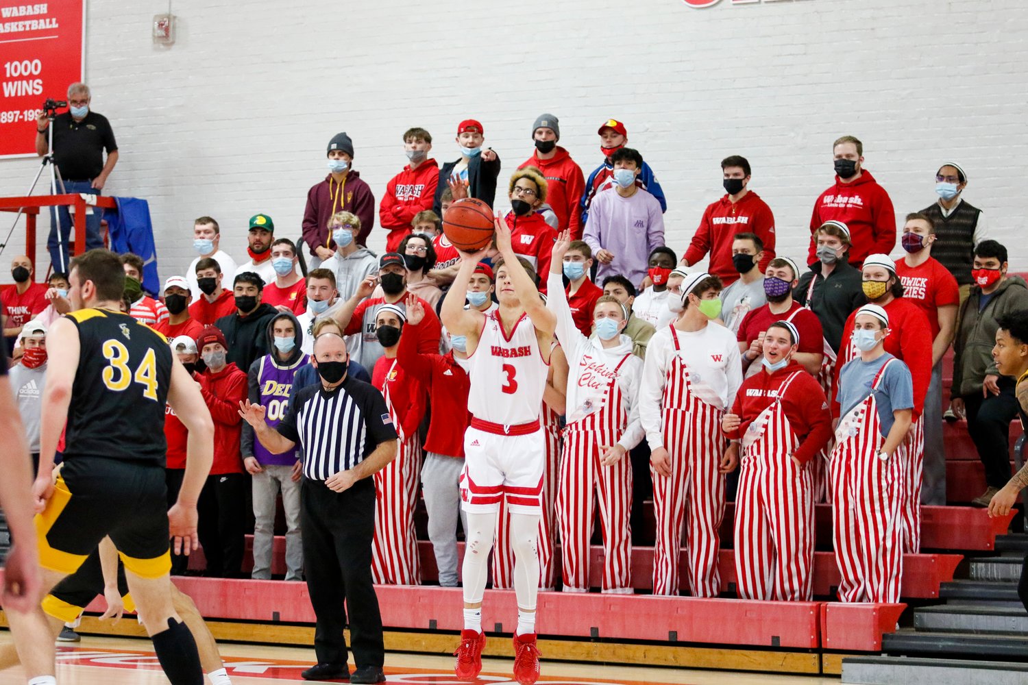 Jack Davidson became the all-time leading scorer in Wabash College Basketball history by scoring 31 points 
in Wabash’s 94-80 over Wooster. Wabash also secured 1st place in the North Coast Athletic Conference.