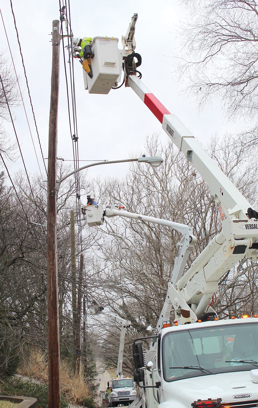 Work performed at the intersection of Wabash Avenue and Vine Street to restore power to an estimated 400 residents continued through noon Tuesday.