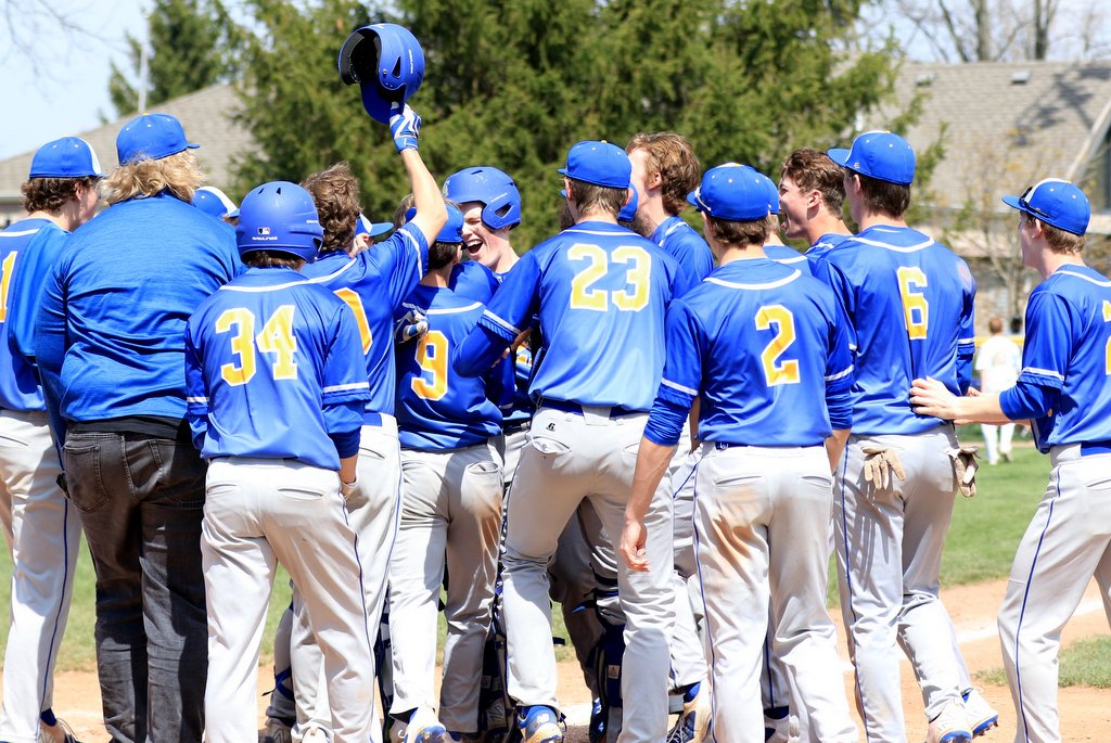Crawfordsville dominated Lebanon on Saturday 18-3 as they continued their strong 2022. CHS is now 11-1 on the season and a perfect 5-0 in the Sagamore Conference.