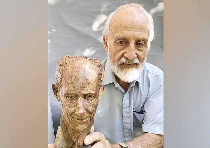 Sculptor David Ross Stevens will present a bust of famous war correspondent Ernie Pyle to the Ernie Pyle World War II Museum in Dana at 2 p.m. May 14.