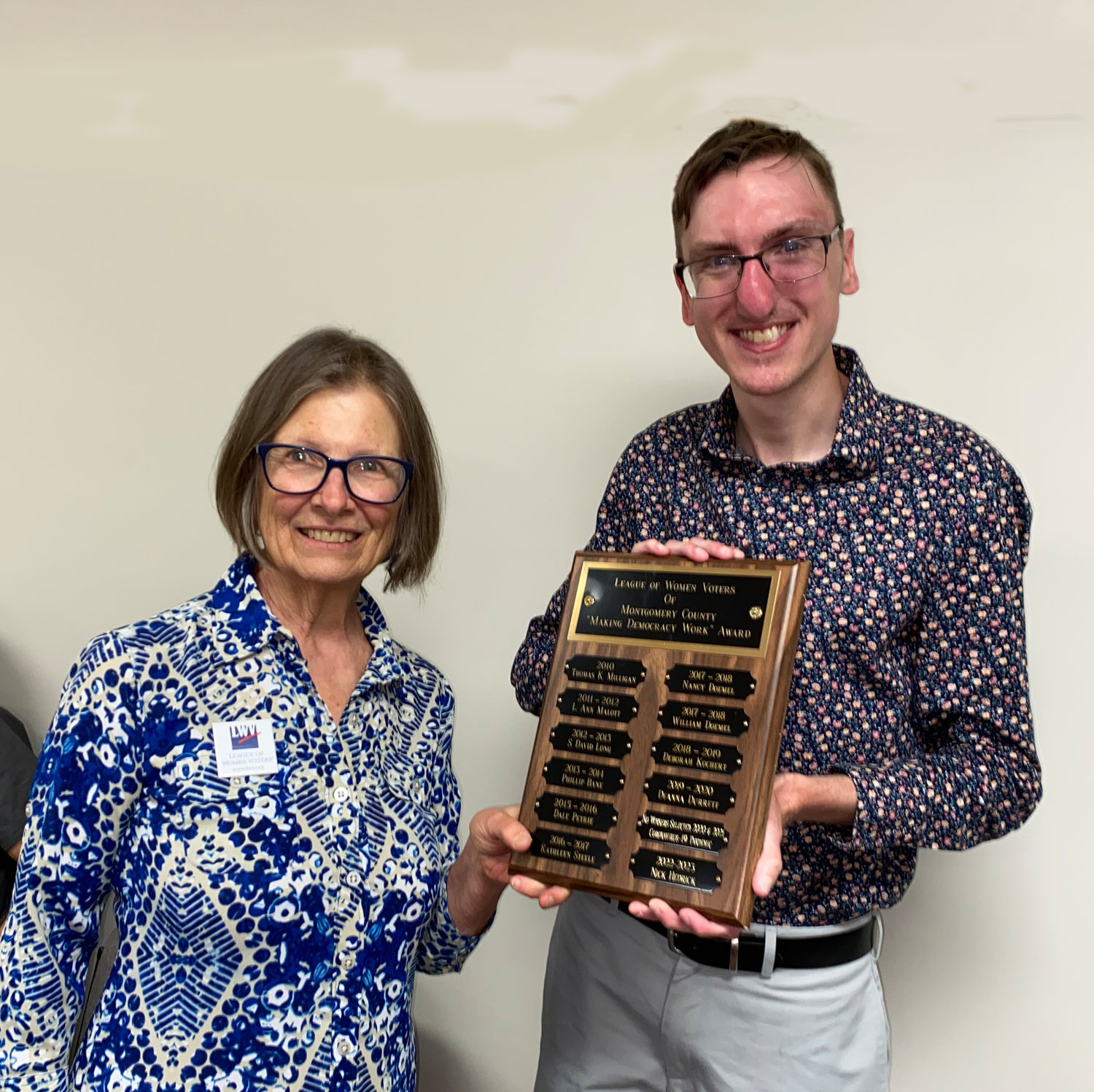 Nick Hedrick receives the “Making Democracy Work” award from the League of Women Voters’ co-president Helen Hudson.