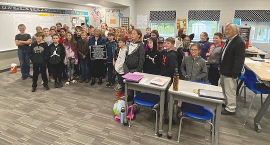 Fifth grade students at Pleasant Hill Elementary accept a plaque from the 6.25 Foundation to help honor a local Korean War veteran.