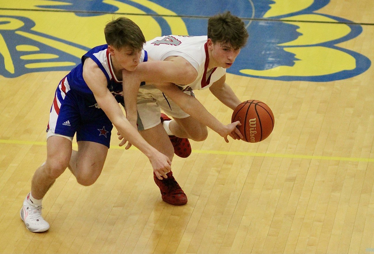 Southmont’s EJ Brewer provided the Mounties with the senior leadership they needed on Friday to hold off Western Boone as South is once again back in the championship game of the Sugar Creek Classic.