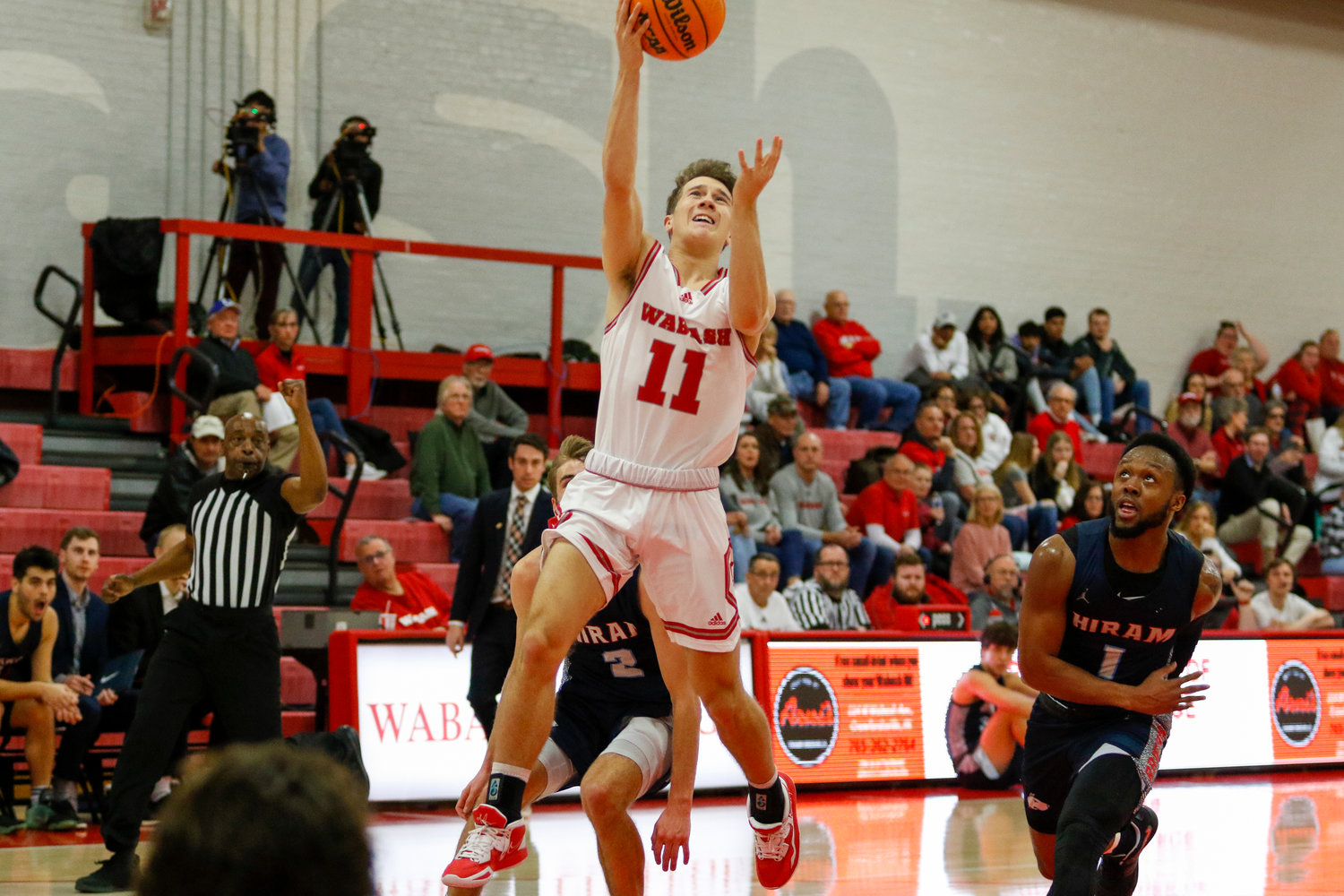 Freshman Randy Kelly gave the Little Giants the spark they needed as he scored 13 points off the bench in Wabash's 80-70 win over Hiram on Saturday.