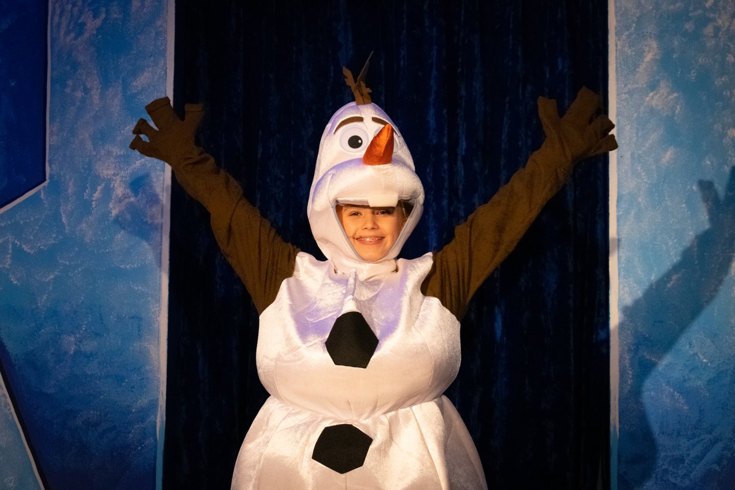 Olaf is played by Madilyn Biddle.