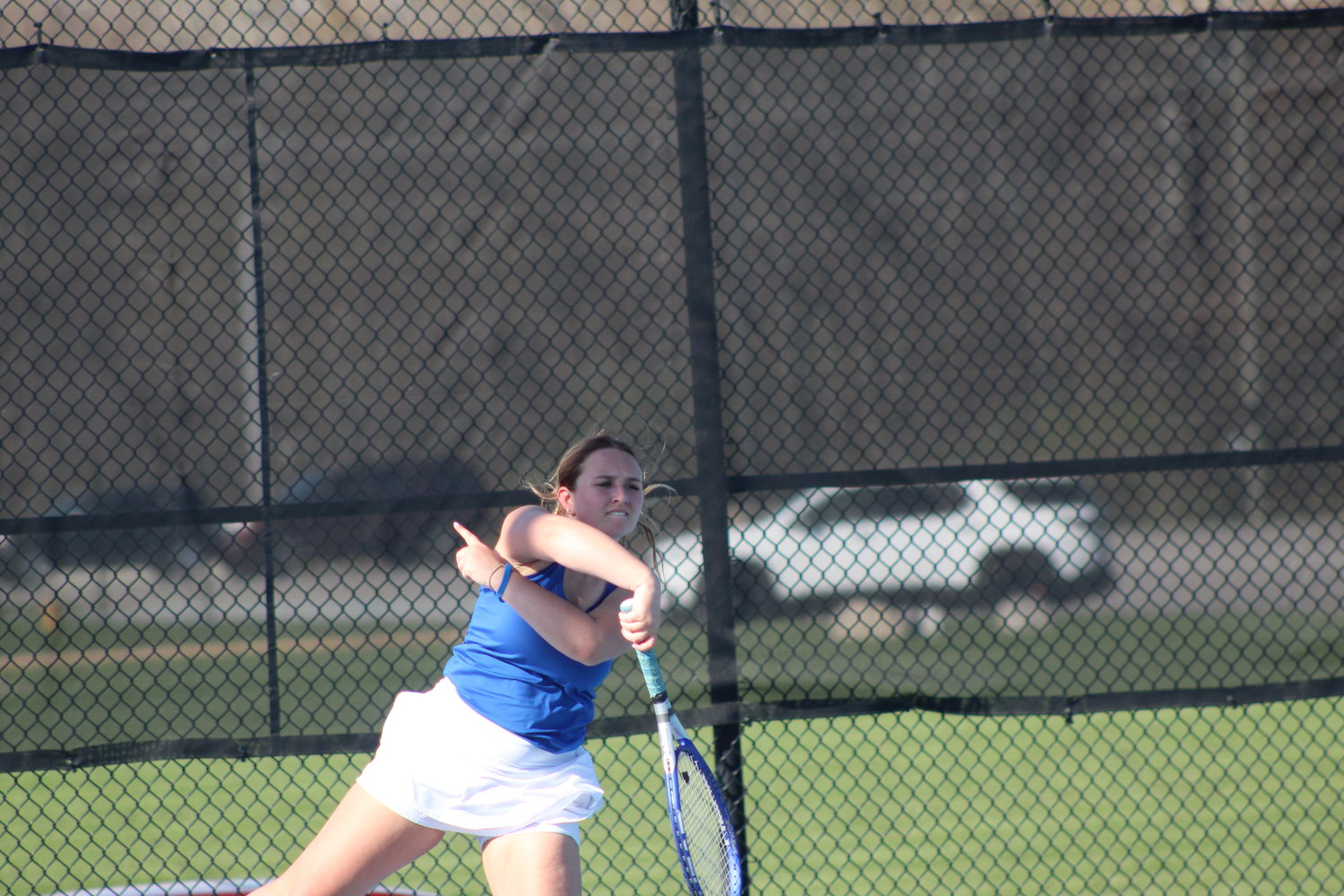 Samantha Rohr defeated Hanna Long at 1 singles for the Athenians.