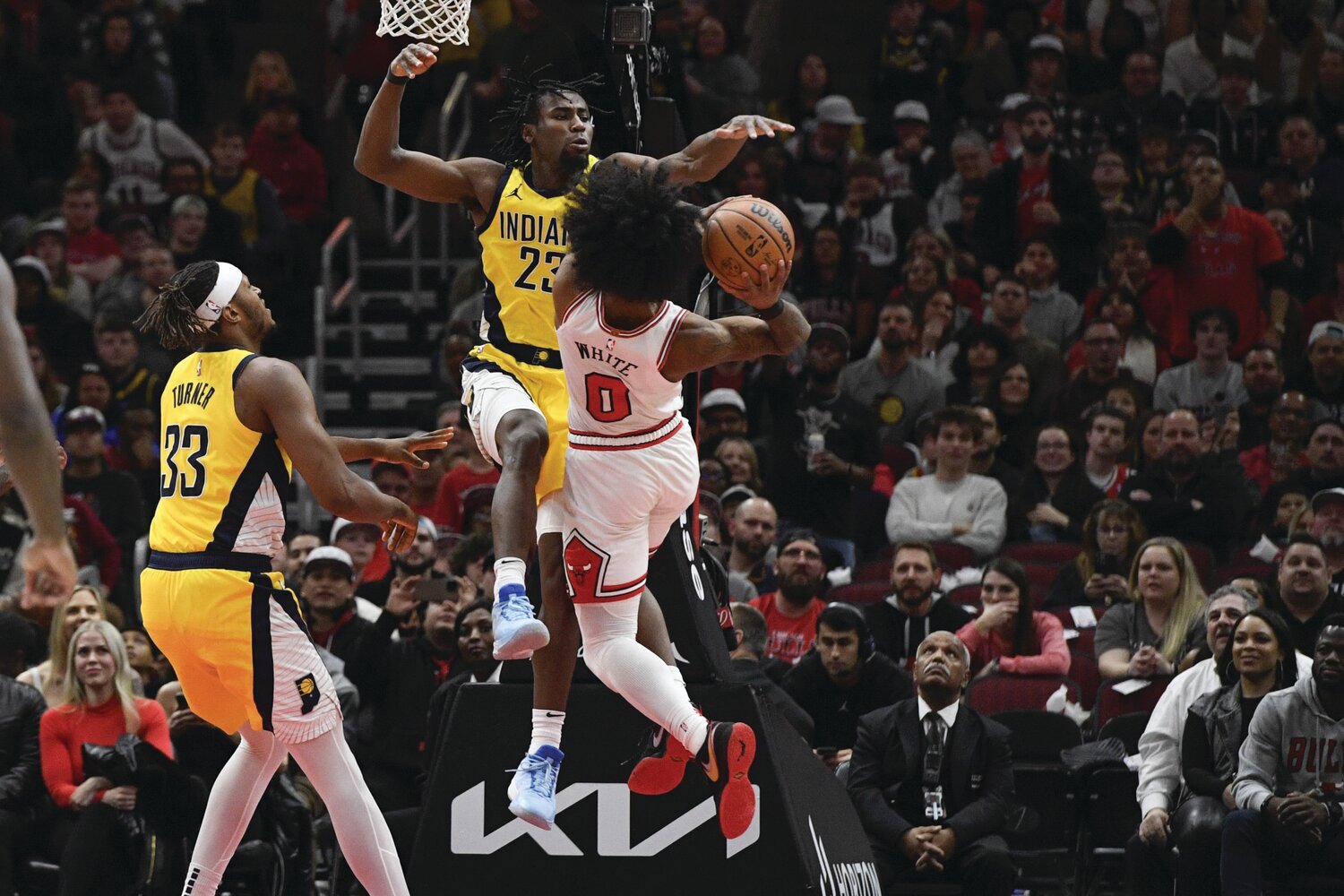 Pacers forward Aaron Nesmith goes up for a block during their game against the Bulls.