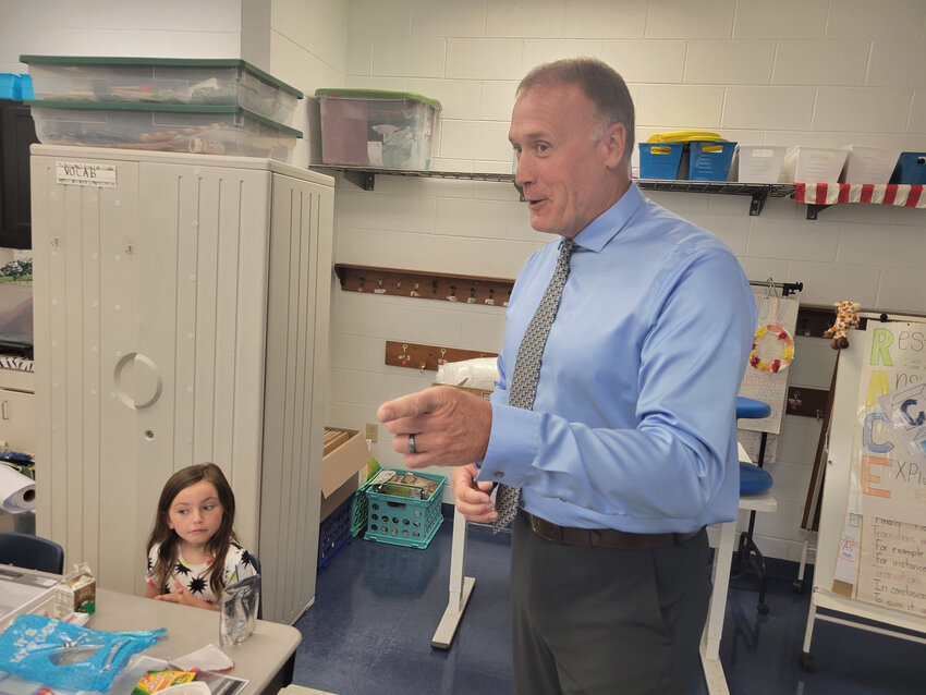 New Lake Forest School District lead constable Gary Fournier introduces himself to second-graders in a summer program at Lake Forest East Elementary School Monday.