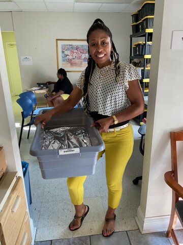 Nneka Taylor, a volunteer for the nonprofit Lasagna Love organization, delivers a dish to the Dover Interfaith Mission for Housing men&rsquo;s shelter Wednesday. Lasagna Love fed 25 individuals at the event.