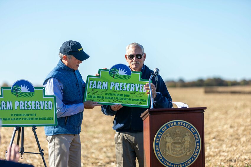 Governor John Carney and Delaware Secretary of Agriculture Michael T. Scuse unveiled a new farm sign celebrating Delaware&rsquo;s Agricultural Lands Preservation Program at Shadybrook Farms, home of the Cartanza family.