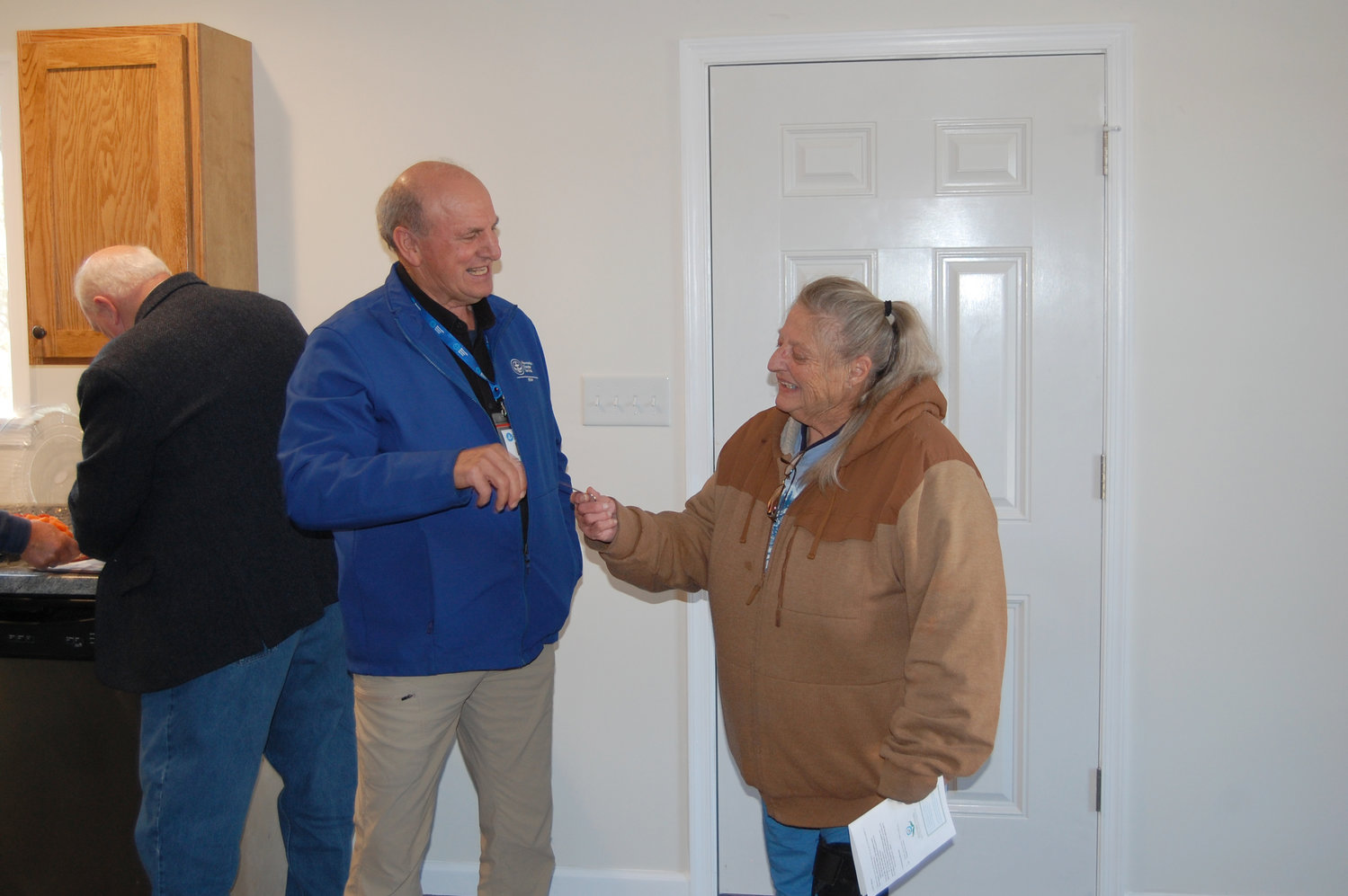 Myrtle Haugh receives the keys to her new home from Larry Stoner of MDS following the dedication ceremony.