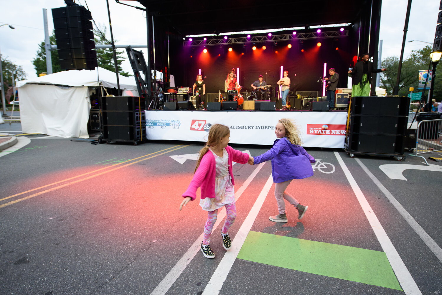 Youngsters enjoy the Quebe Sisters at the Perdue Dance Stage.