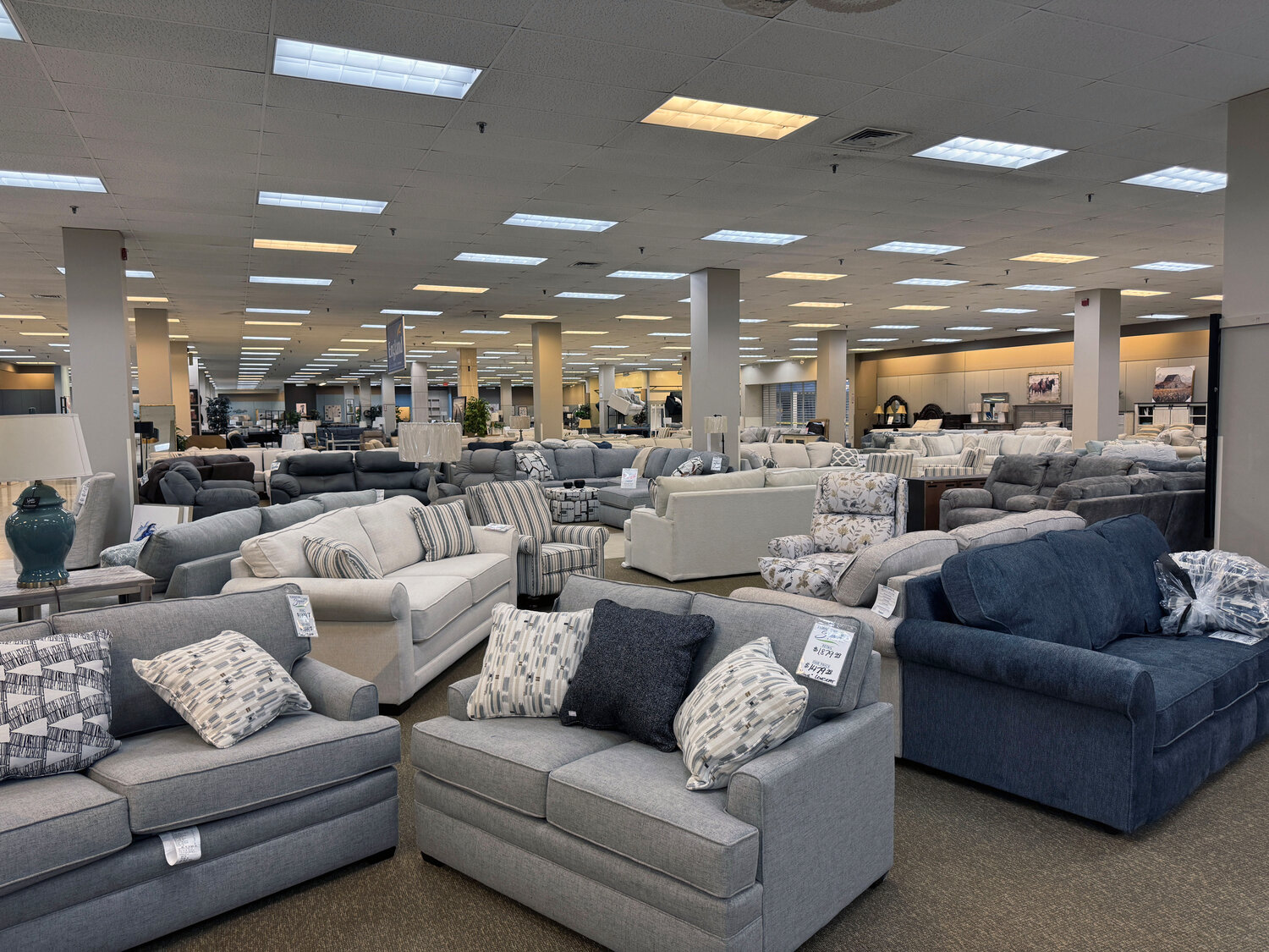 Dover Mall welcomes furniture store, Insomnia Cookies | Bay to Bay News