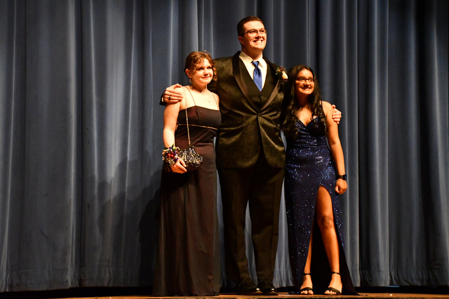 Photo Gallery: Lake Forest High School's prom Grand March | Bay to Bay News