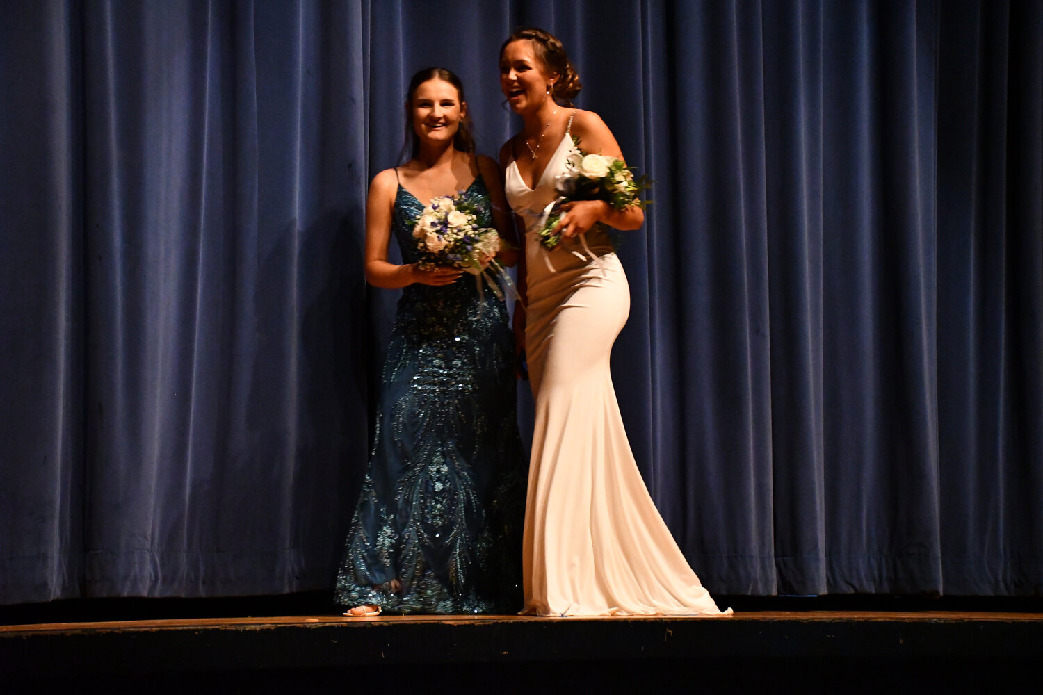 Photo Gallery: Lake Forest High School's prom Grand March | Bay to Bay News