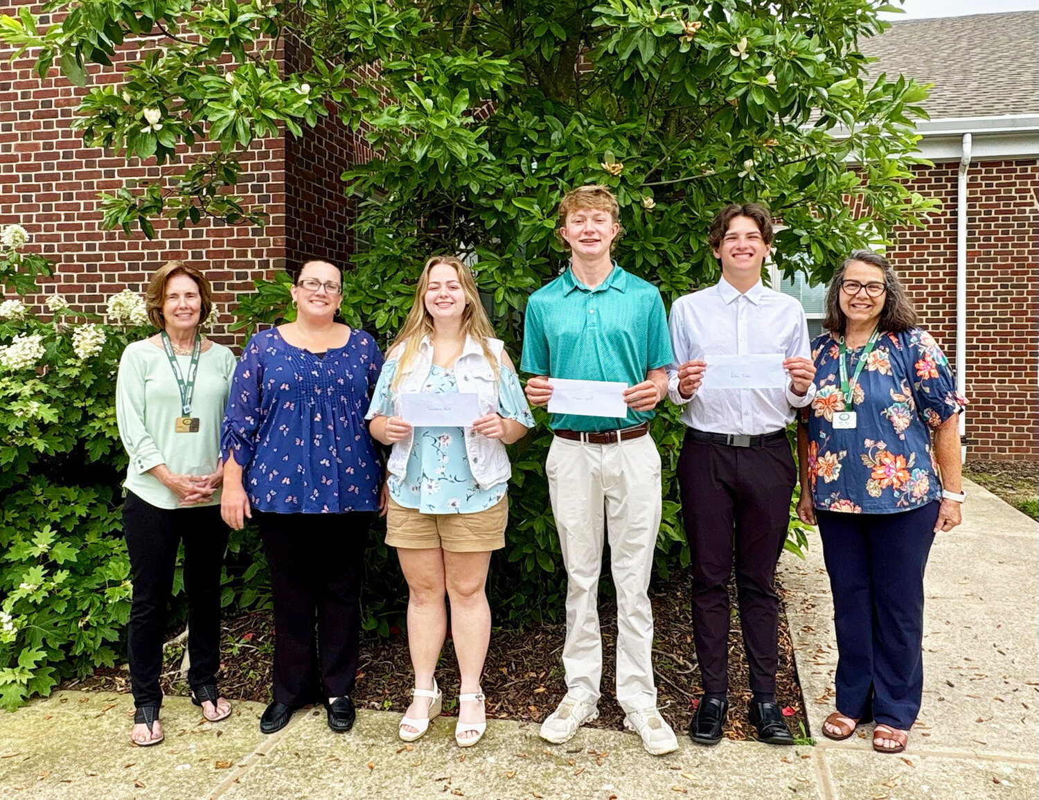 Master Gardeners award scholarships