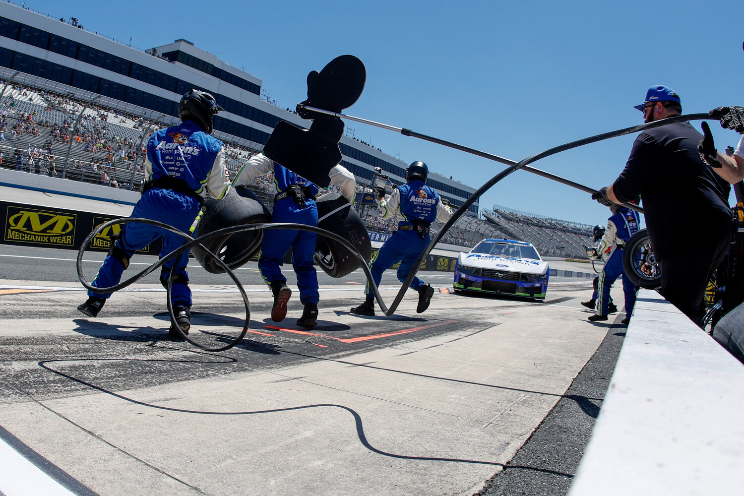 A few drivers have wild NASCAR qualifying rides; Smith's pit crew wins challenge - Bay to Bay News