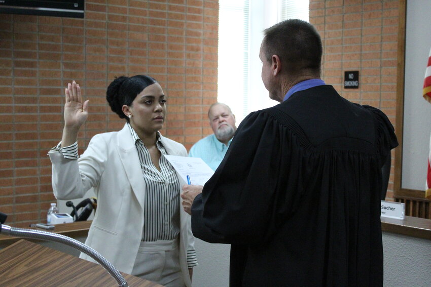 Gonzales County Judge Pat Davis (right) swears in newly elected Councilwoman Mariah Jordan (left), of District 2.