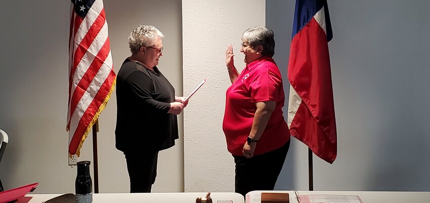 Nixon Municipal Judge Deidra Voigt, left, swears in newly elected Nixon Mayor Ellie Dominguez on Monday, May 13, at the Nixon Community Center. Dominguez ran unopposed as mayor after previously serving on the City Council.