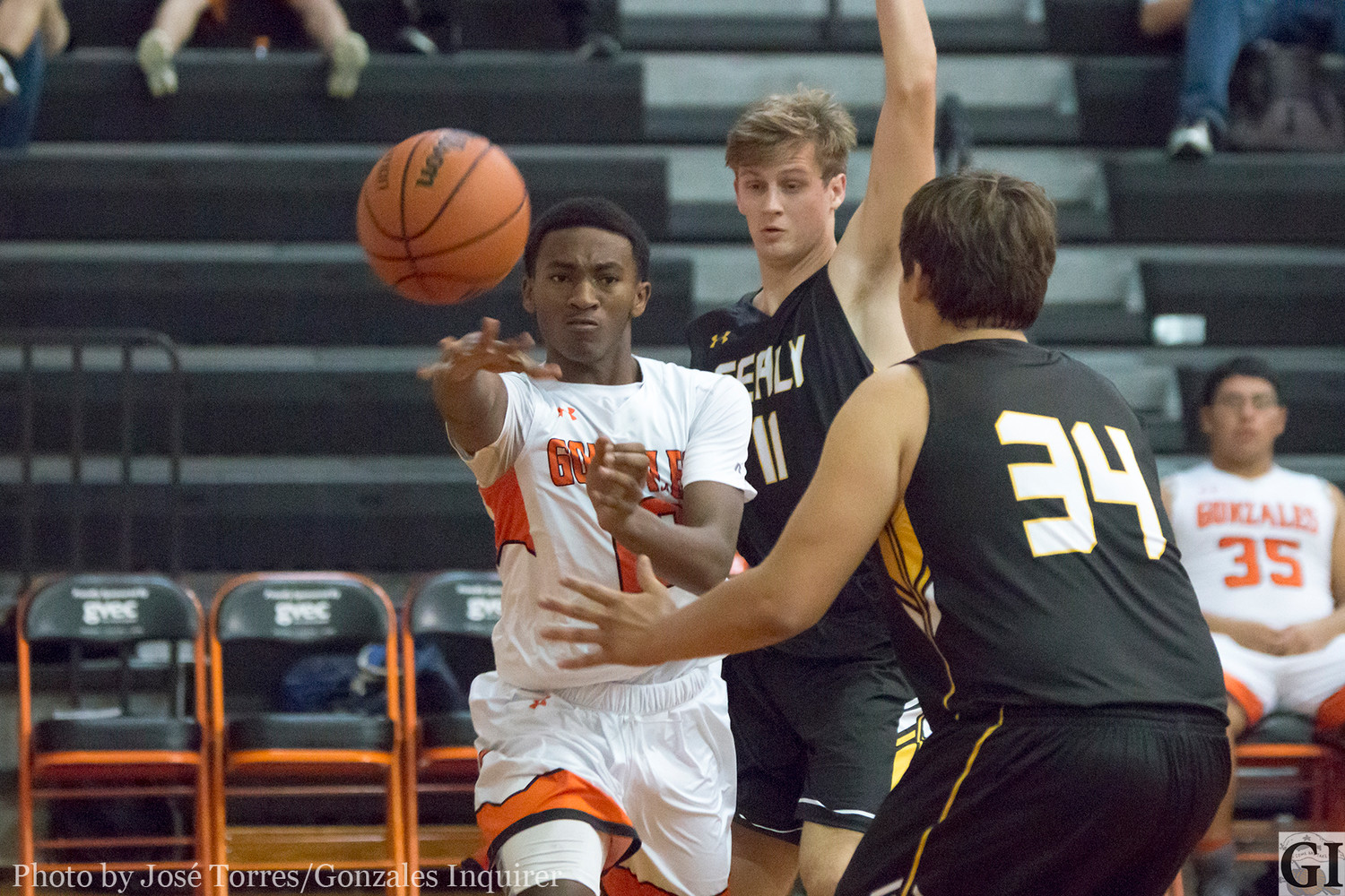 Trevion McNeil (10) passes the ball in Gonzales’ 55-45 loss.