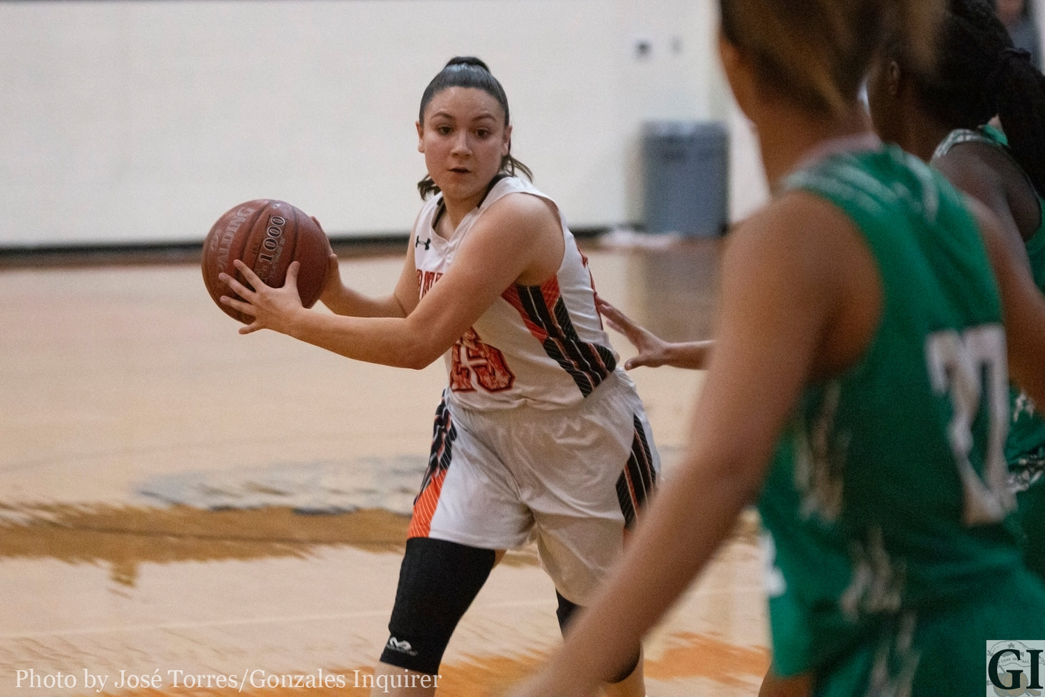 "Chella" Longoria (25) looks for an opening in Gonzales' 51-49 win over #22 Cuero on Tuesday.