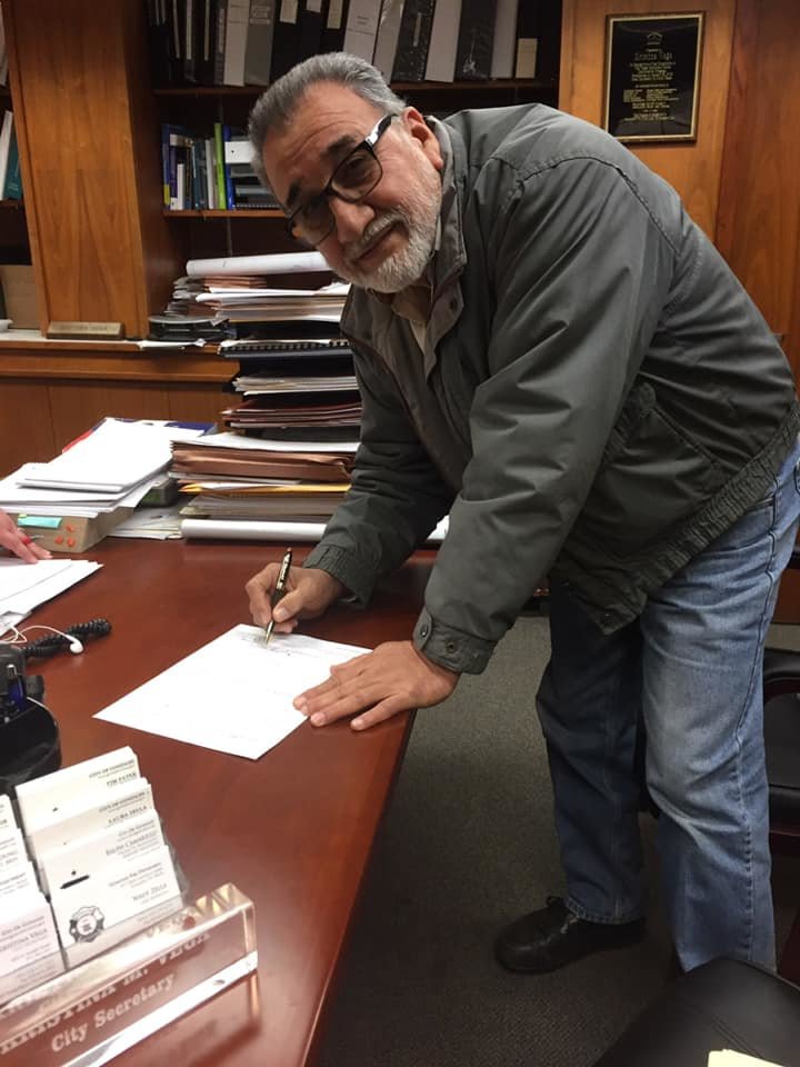Former Gonzales city councilman Lorenzo Hernandez signed the necessary paperwork Friday to become a candidate for mayor. He will face incumbent mayor Connie Kacir — and possibly more — as residents still have until Friday to decide if they want to join the contest.