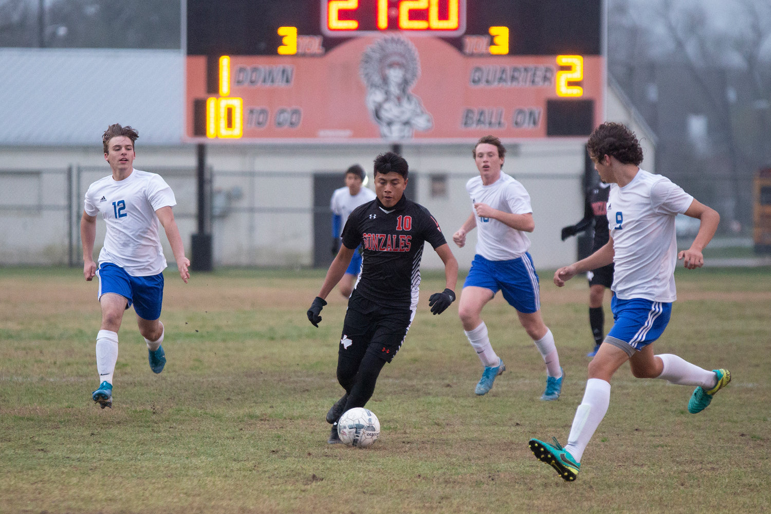 Daniel Cruz (10) dribbles down the field in Gonzales’ 5-2 victory over Bandera on Tuesday. Cruz came away with three goals in the win.