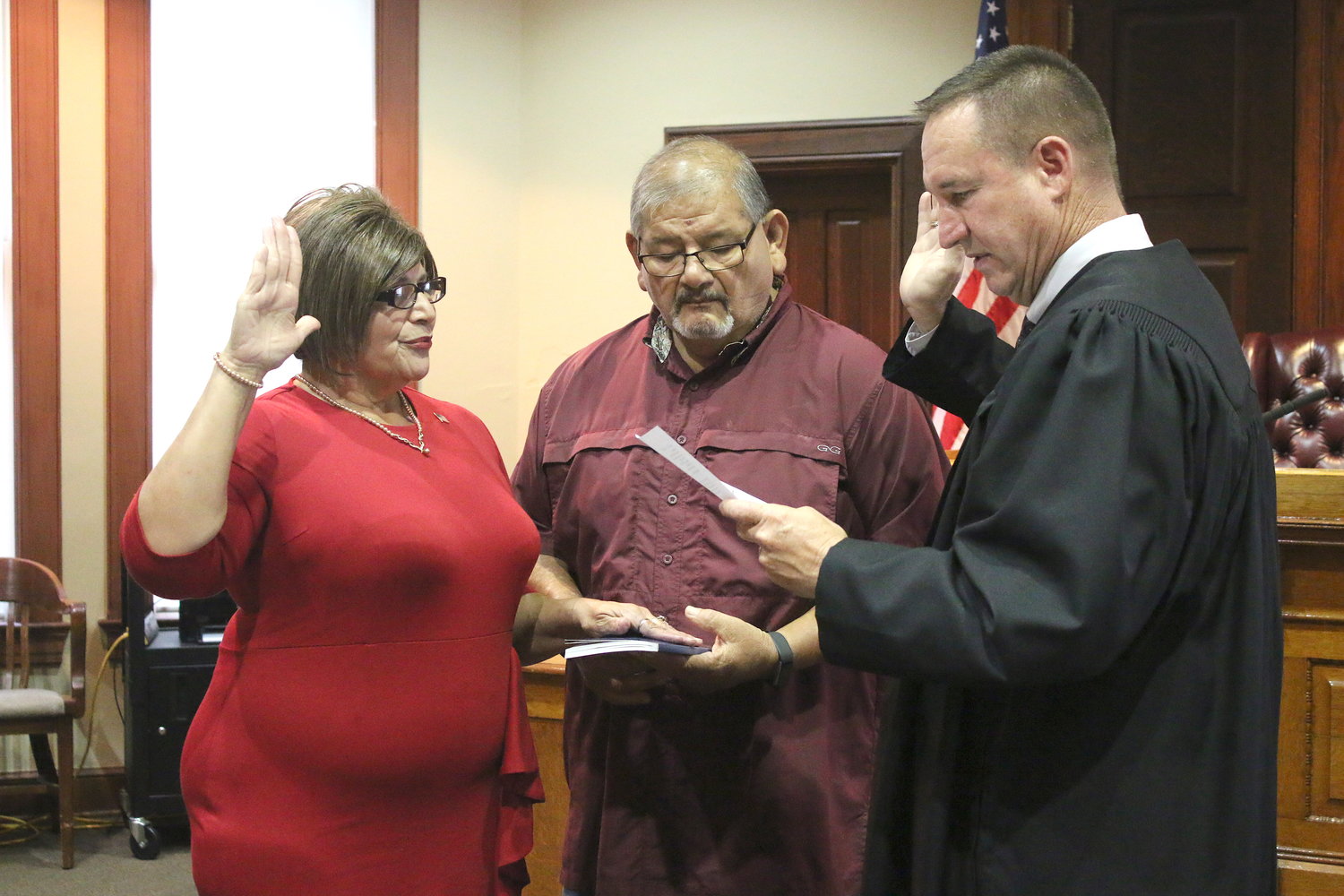 Gonzales County Judge Pat Davis, right, swears in new Smiley Mayor Lisa Dominguez Benavidez while her brother Hector holds a bible Wednesday, June 1, at the Gonzales County Courthouse. A recount conducted by Elections Administrator Gwen Schaefer and a three-person panel upheld the results of the May 7 election, in which Benavidez defeated incumbent Mayor Mike Mills by a single vote, 69-68. Benavidez, the city’s first female mayor, will preside at the June 16 City Council meeting.