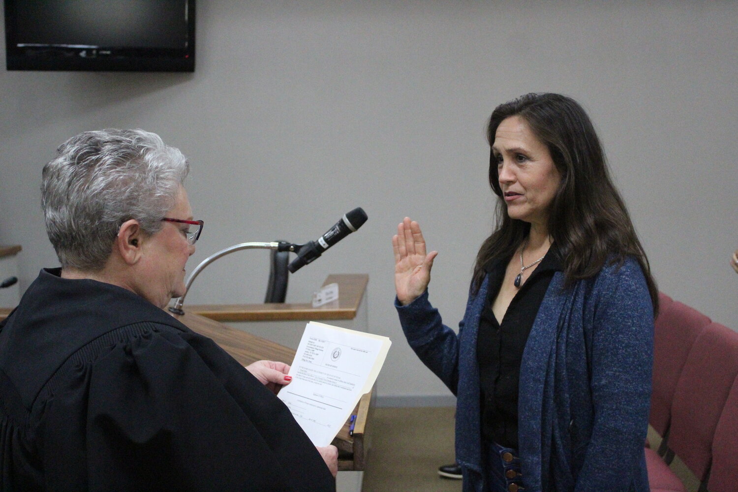Gonzales District 4 Councilwoman Ronda Miller takes the oath of office by Justice of the Peace Deidra Voigt Thursday, May 11. Miller went unopposed for the District 4 elections.