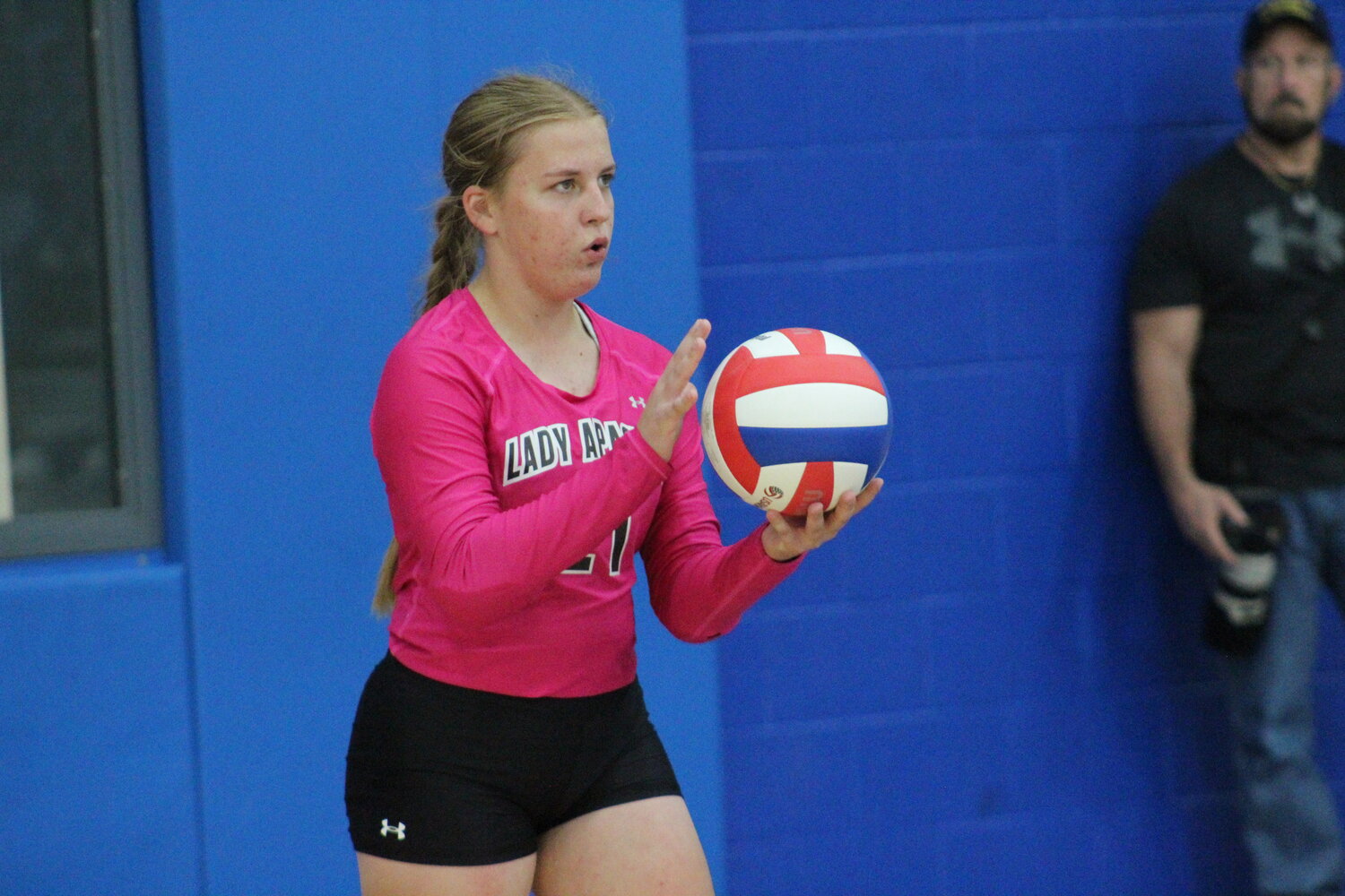 Lady Apaches sophomore libero Blakely Mercer (21) at serve for Gonzales in the Shiner match Tuesday, Aug. 13.