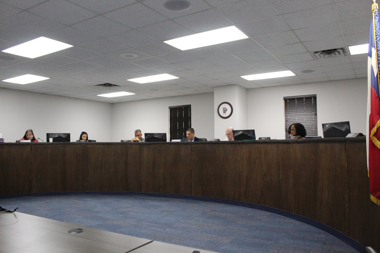 Gonzales ISD board members voted 4-3 not to terminate the contract of director of secondary education Wanda Fryer following an executive session at Monday's meeting.