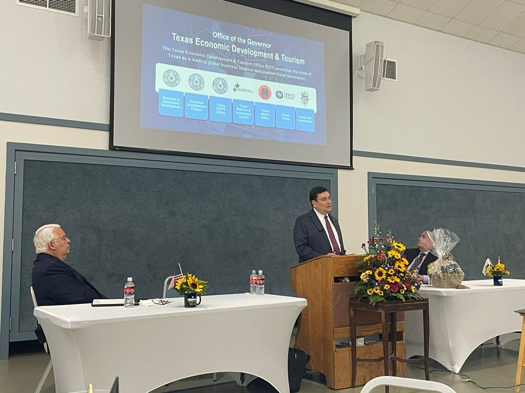 Larry McManus, director of business and community development for the Office of the Governor, speaks at the GADC Economic Development Luncheon.