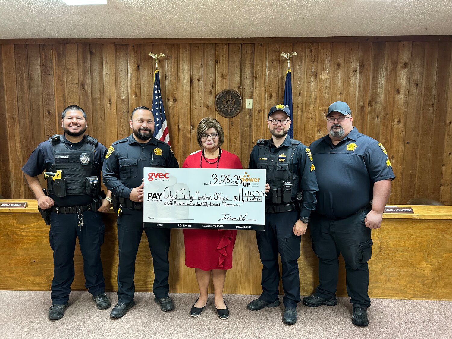 The City of Smiley Marshal’s Office accepts a GVEC Power Up grant for $11,452.94. The funds will be used to purchase nine sets of ballistic vests for deputy personal protection. Pictured L to R: Deputy Marshal Jason Criollo, City Marshal Jason Torres, Mayor Lisa Benavidez, Corporal
Mark Valli and Sergeant Heath Stier.
